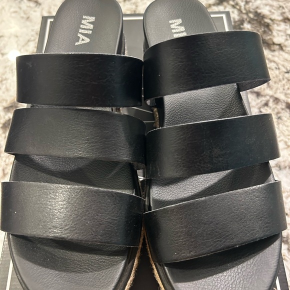 MIA Kaz Black Women's Sandals - Picture 2 of 3